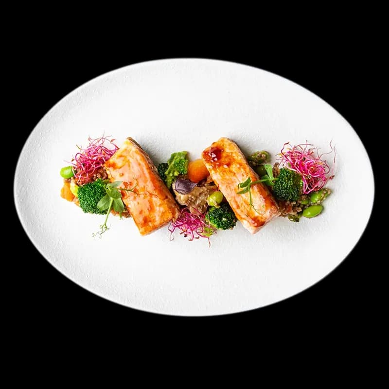 Fantasia Salmon — Salmone con cous cous di grano saraceno, broccoli e verdure. Chic Food Piatto Blue Zone.