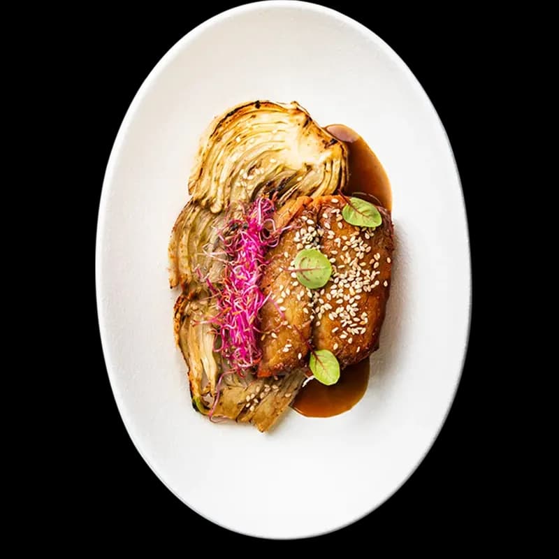 Flambed Cod — Merluzzo flambato al miso con finocchi e sesamo. Chic Food Piatto Blue Zone.