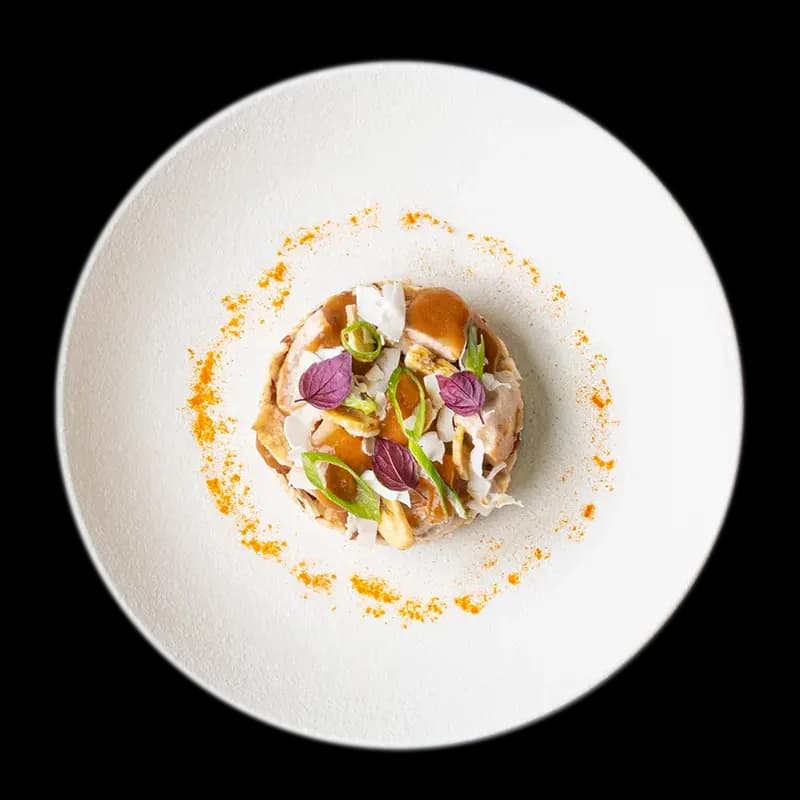Golden Chicken — Pollo Yakitori con riso al cocco, banana e zucchine. Chic Food Piatto Blue Zone.