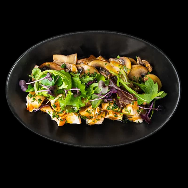 Ikigai — Pollo al prezzemolo e limone con funghi shiitake. Chic Food Piatto Blue Zone.