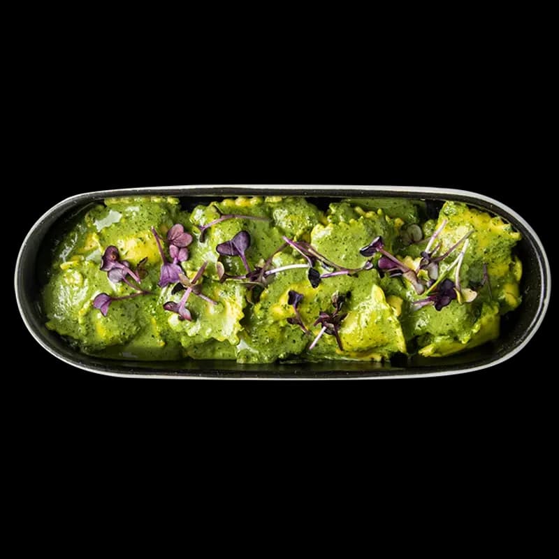 Pansotti — Pansotti ripieni di borragine e ricotta con pesto di borragine. Chic Food Piatto Blue Zone.