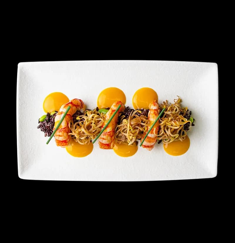 Power Bowl — Riso nero con gamberi, edamame e mango. Chic Food Piatto Blue Zone.