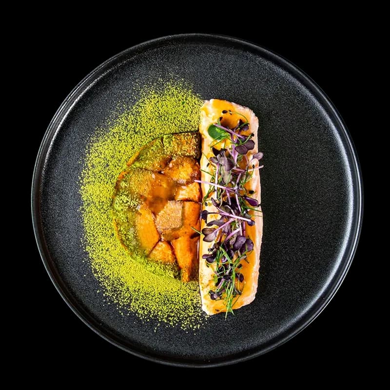 Yuzu Salmon. Chic Food Piatto Blue Zone.