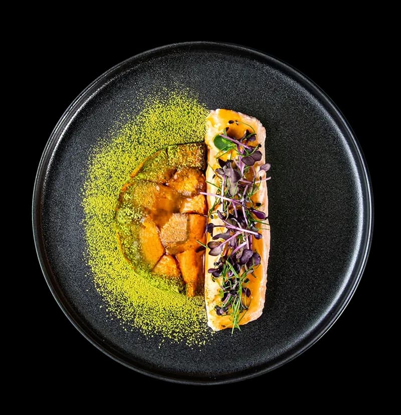 Yuzu Salmon. Chic Food Piatto Blue Zone.